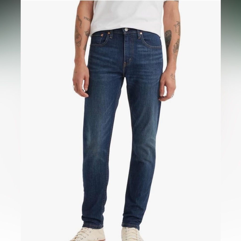 (21) NWT Levi Slim Taper Denim